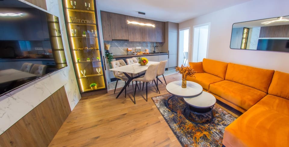 TV and multimedia, Kitchen or kitchenette, Living room, Seating area, Dining area