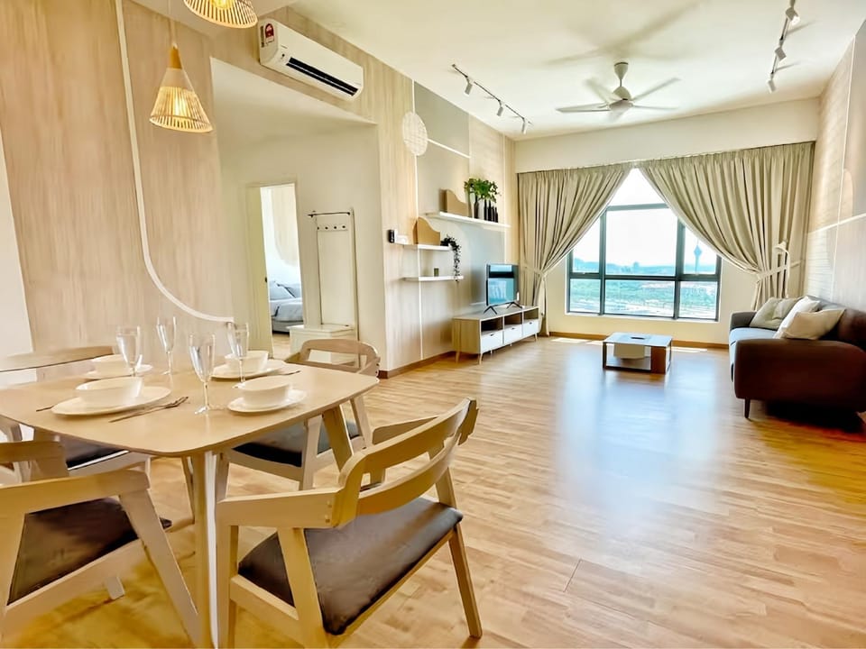 TV and multimedia, Living room, Seating area, Dining area, air conditioner