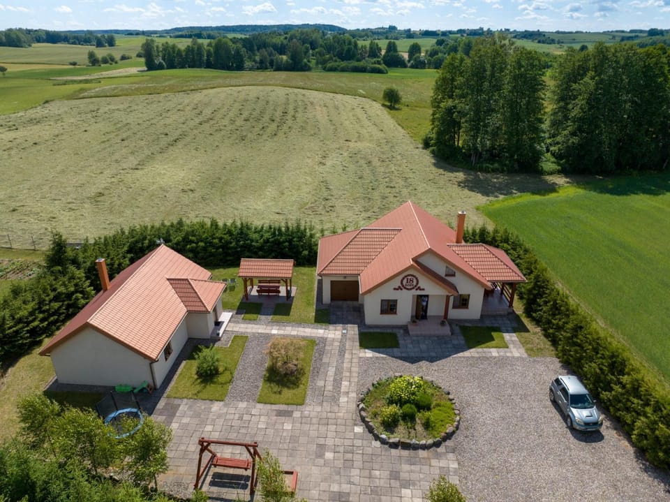 Property building, Neighbourhood, Natural landscape, Bird's eye view, Garden, Garden view, Parking