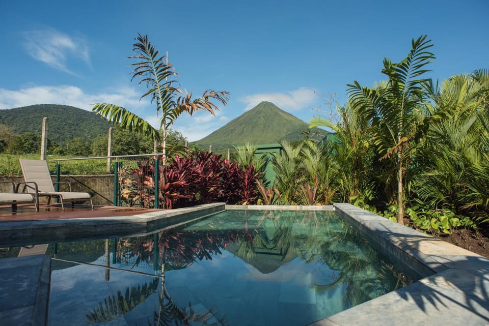 Nearby landmark, Day, Natural landscape, Garden, Garden view, Mountain view, Pool view, Swimming pool, Swimming pool, sunbed