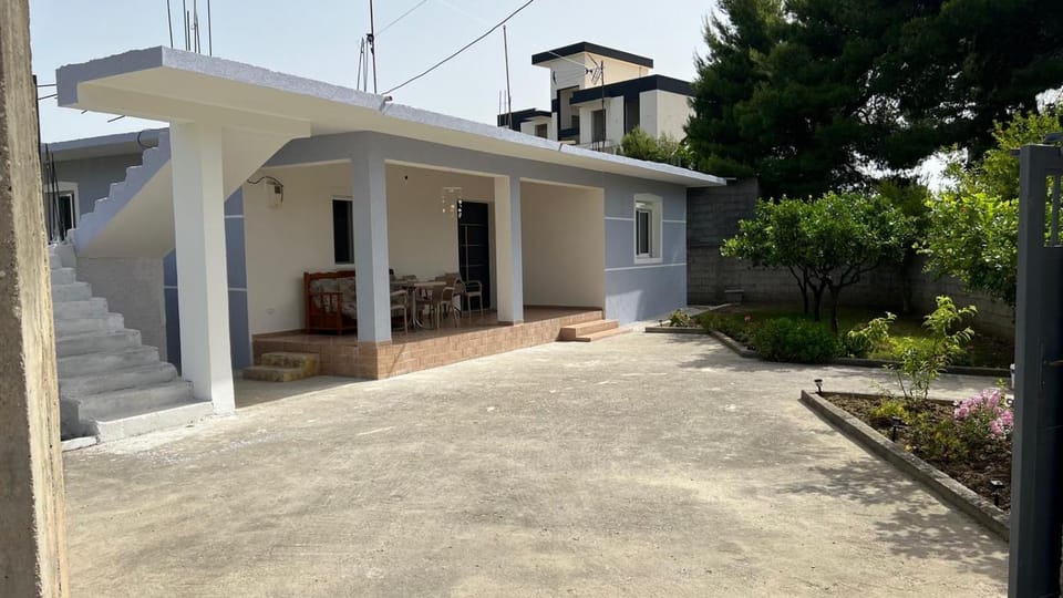 Property building, Day, Garden, Garden view