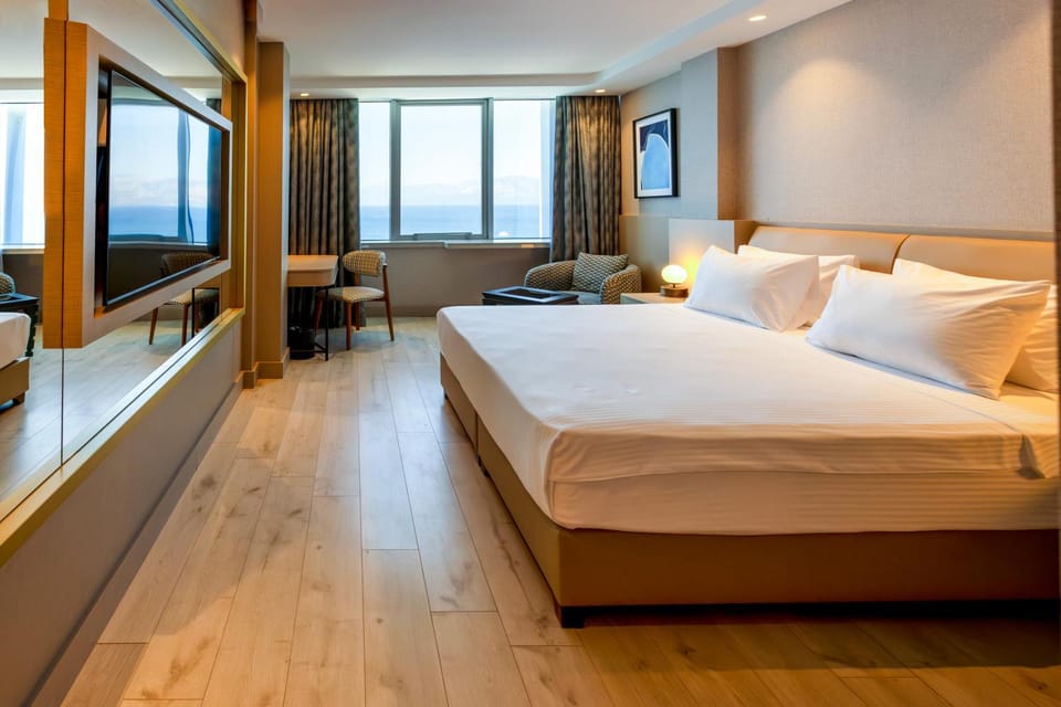Bed, TV and multimedia, Photo of the whole room