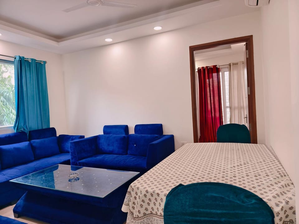 Hostmystay- 2bhk! Lajpat nagar market Apartment in New Delhi