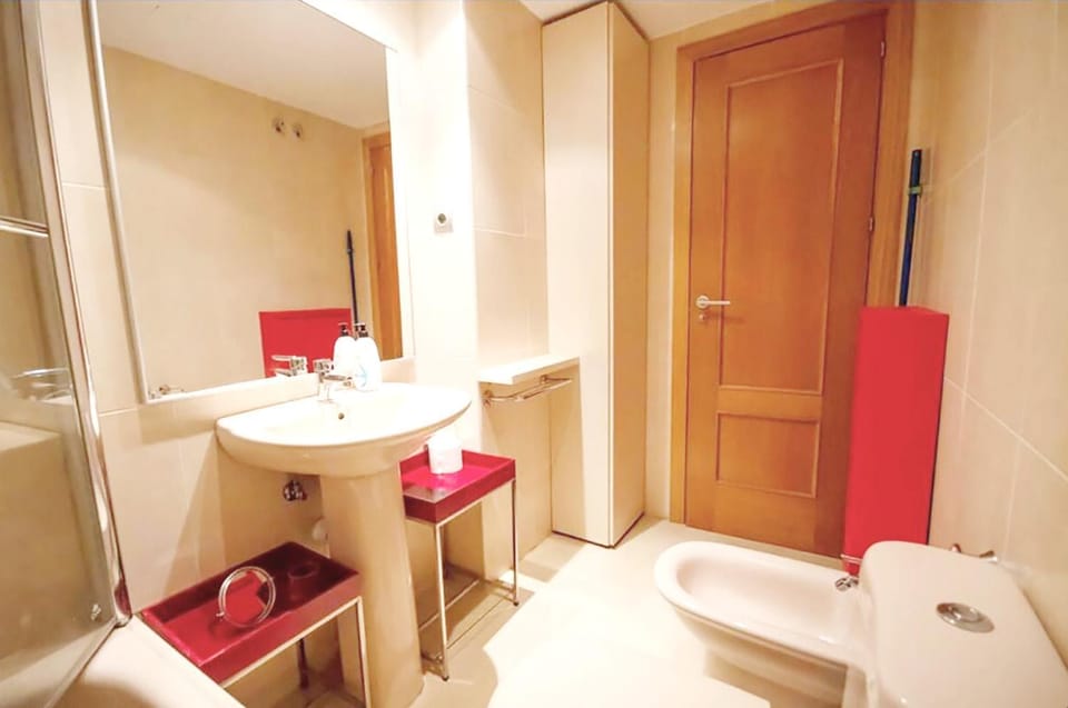 Bathroom, Bath, bidet, towels