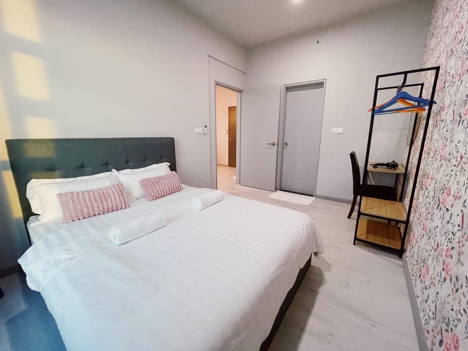 Bed, Photo of the whole room, Bedroom, wardrobe