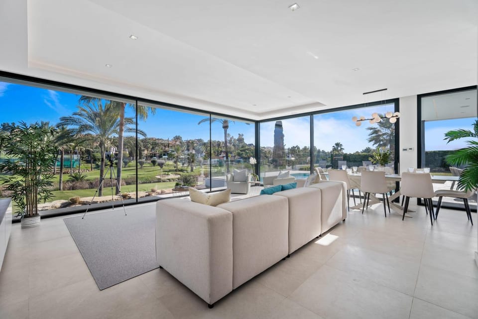 Villa Sandie Front Golf Cinema Room Sauna Jacuzzi Kids Playground Villa in Costa del Sol