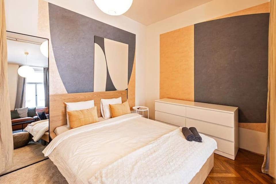 Bed, Photo of the whole room, Bedroom, towels