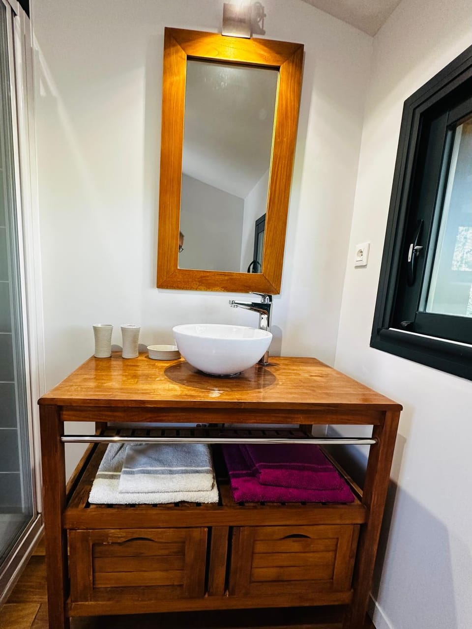 Bathroom, towels