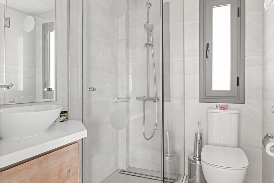 Shower, Toilet, Bathroom, towels