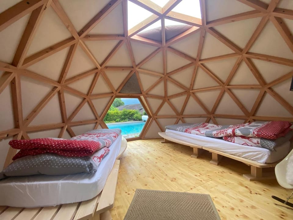 Bnomad hébergement insolite Bed and Breakfast in Canton of Bern (Region)