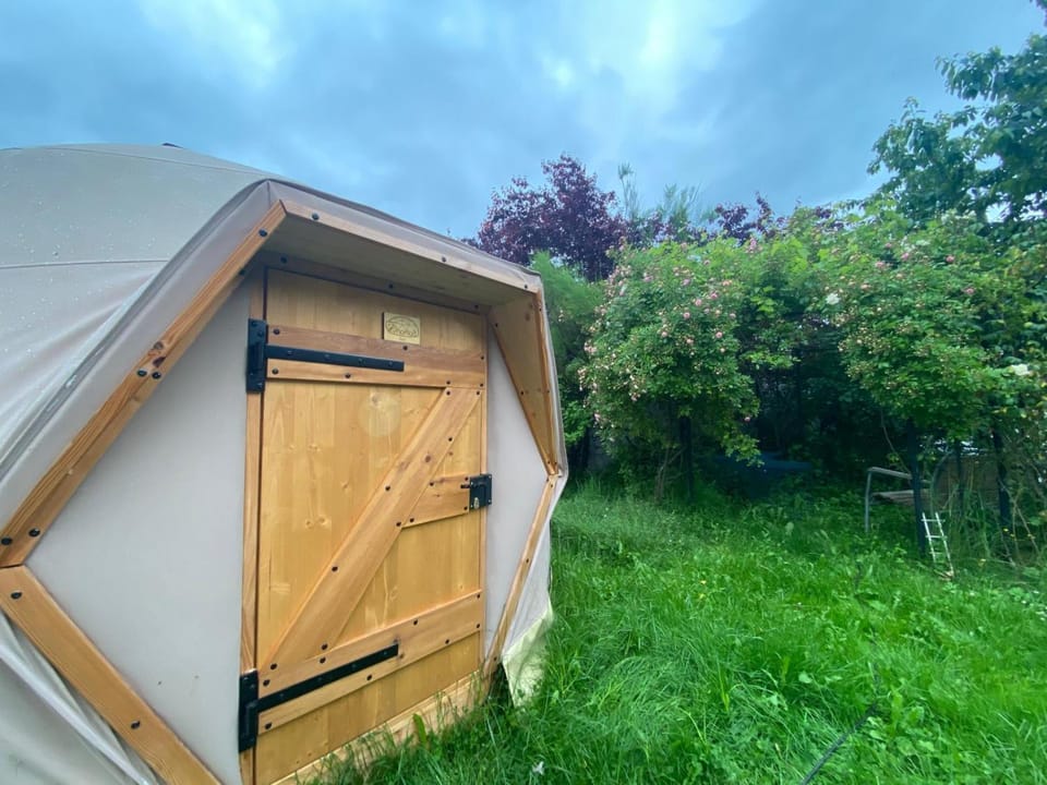 Bnomad hébergement insolite Bed and Breakfast in Canton of Bern (Region)