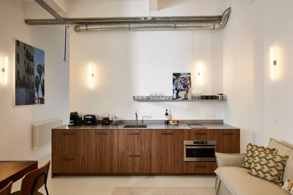 Coffee/tea facilities, Kitchen or kitchenette, Living room
