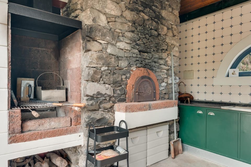 Hot Tub, Kitchen or kitchenette, Pool view