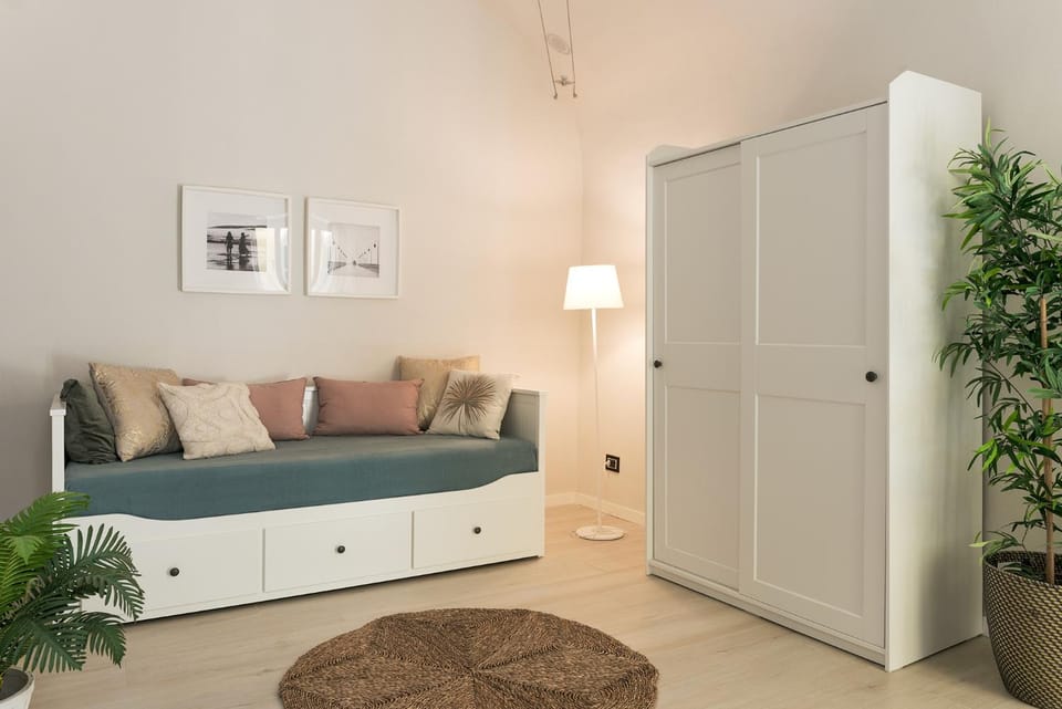 Living room, Photo of the whole room, Seating area, Bedroom