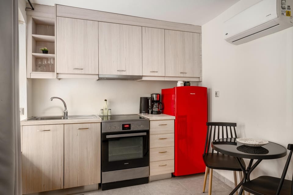 Kitchen or kitchenette, kitchen