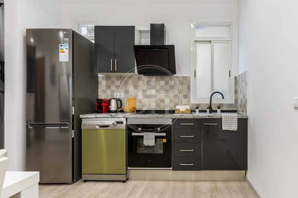 Kitchen or kitchenette, oven