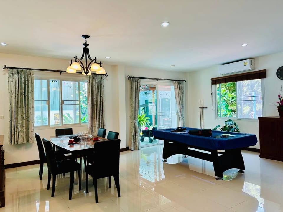Billiard, Seating area