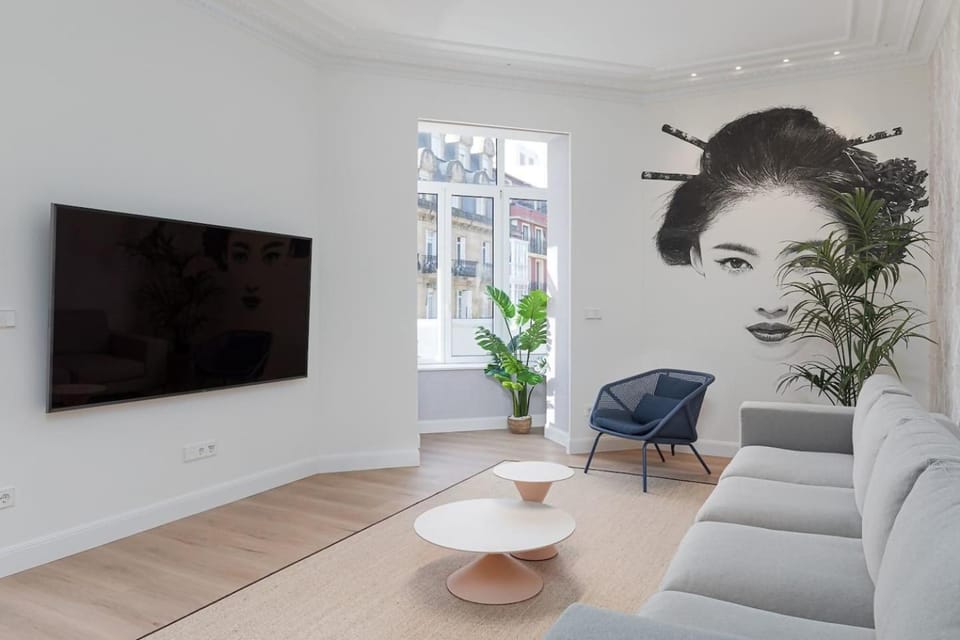 “Mondrian” new, ac, design lovers, near La Concha Apartment in San Sebastian
