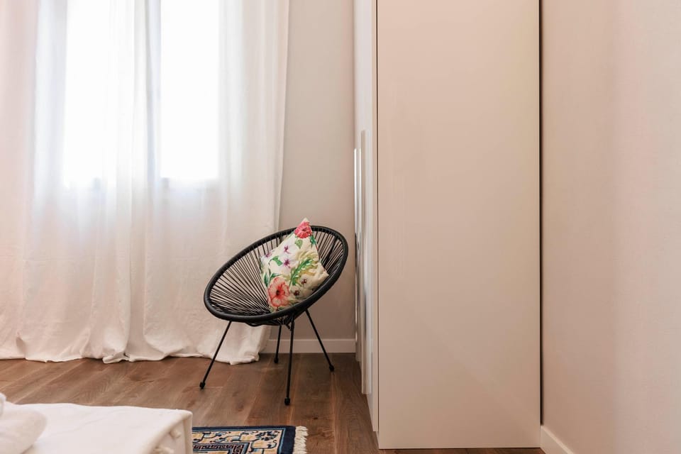 Photo of the whole room, wardrobe