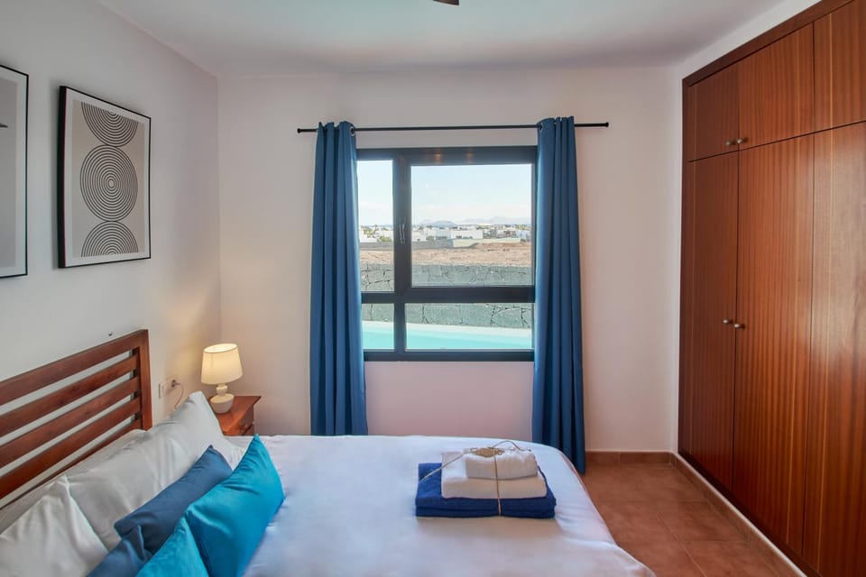 Bungalow María de Timanfaya - Sea and Mountains Views, Pool, WiFi, 15 minutes walk to Marina Rubicón House in Playa Blanca