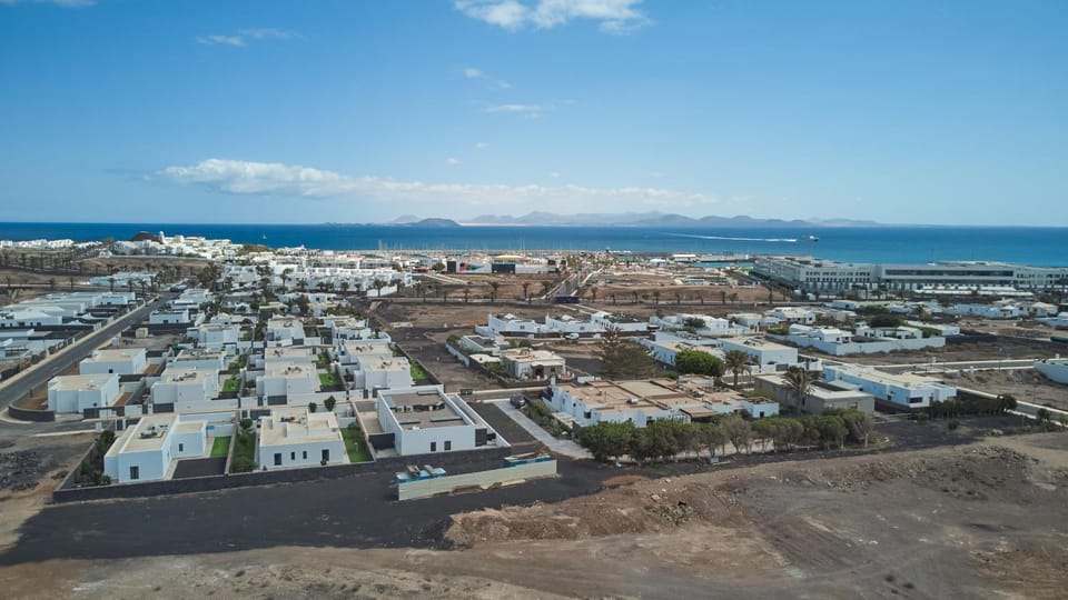 Bungalow María de Timanfaya - Sea and Mountains Views, Pool, WiFi, 15 minutes walk to Marina Rubicón House in Playa Blanca