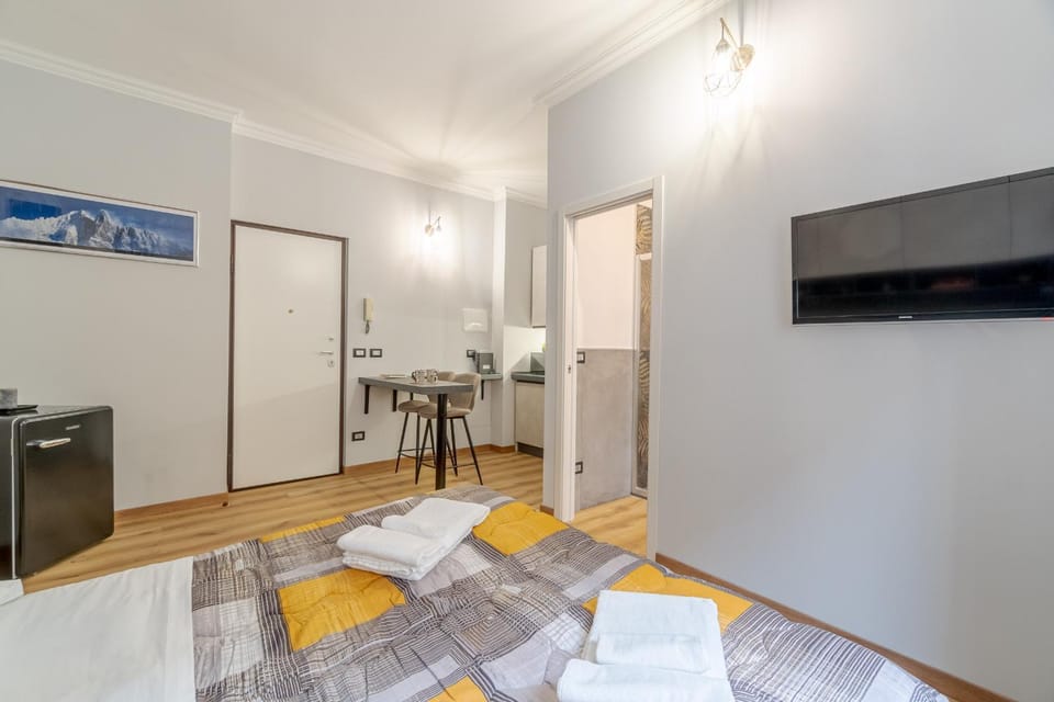 Kitchen or kitchenette, Dining area, Bedroom