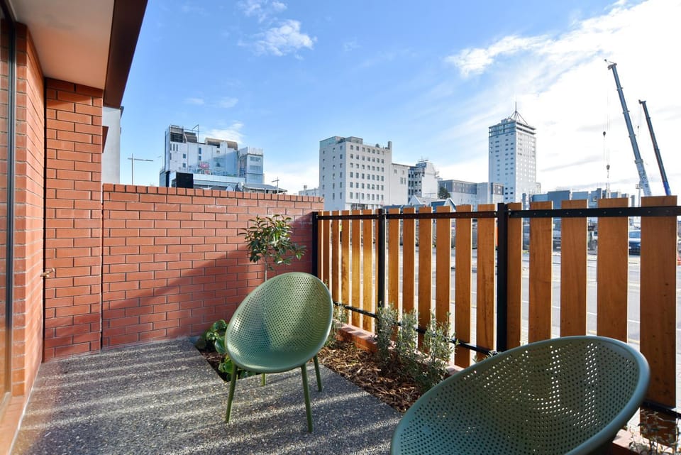 Property building, Balcony/Terrace, Seating area