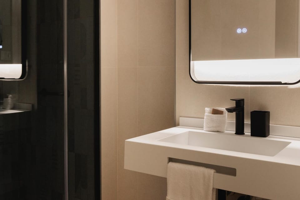 Bathroom, hair dryier, towels