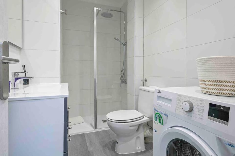 Shower, Toilet, Bathroom, washing machine