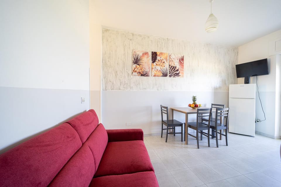 TV and multimedia, Kitchen or kitchenette, Living room, Seating area, Dining area