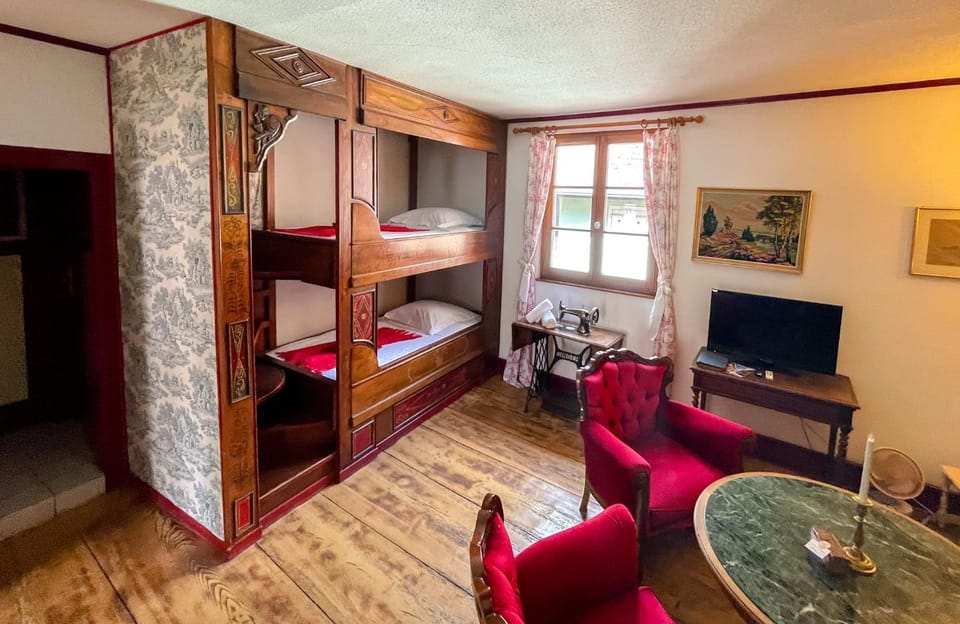 Living room, bunk bed