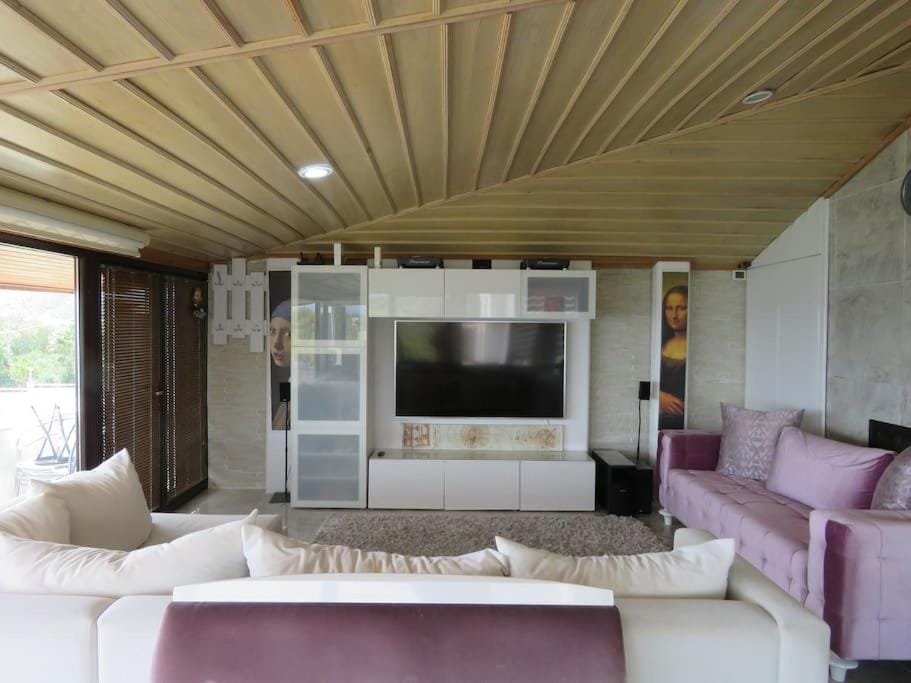 DERİN Ev-SEVGİ YOLUNDA DENİZE SIFIR FULL MANZARALI Apartment in Muğla Province
