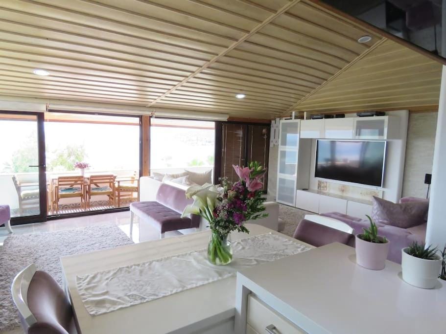 DERİN Ev-SEVGİ YOLUNDA DENİZE SIFIR FULL MANZARALI Apartment in Muğla Province