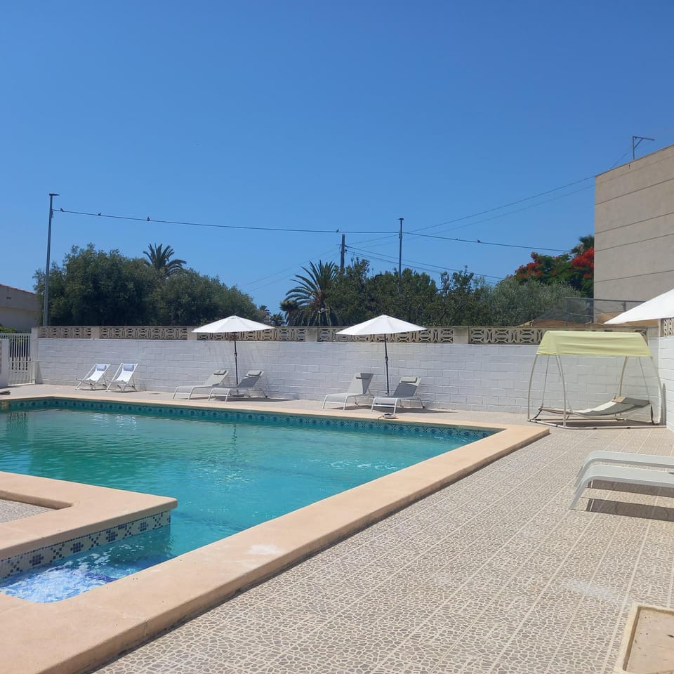 Swimming pool