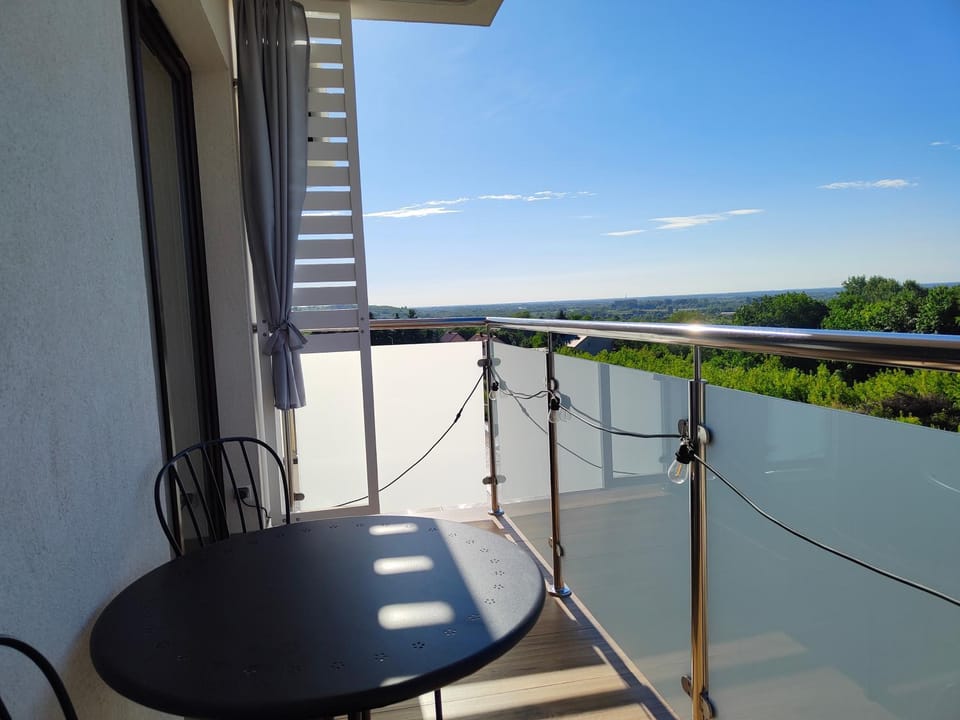 Natural landscape, View (from property/room), Balcony/Terrace