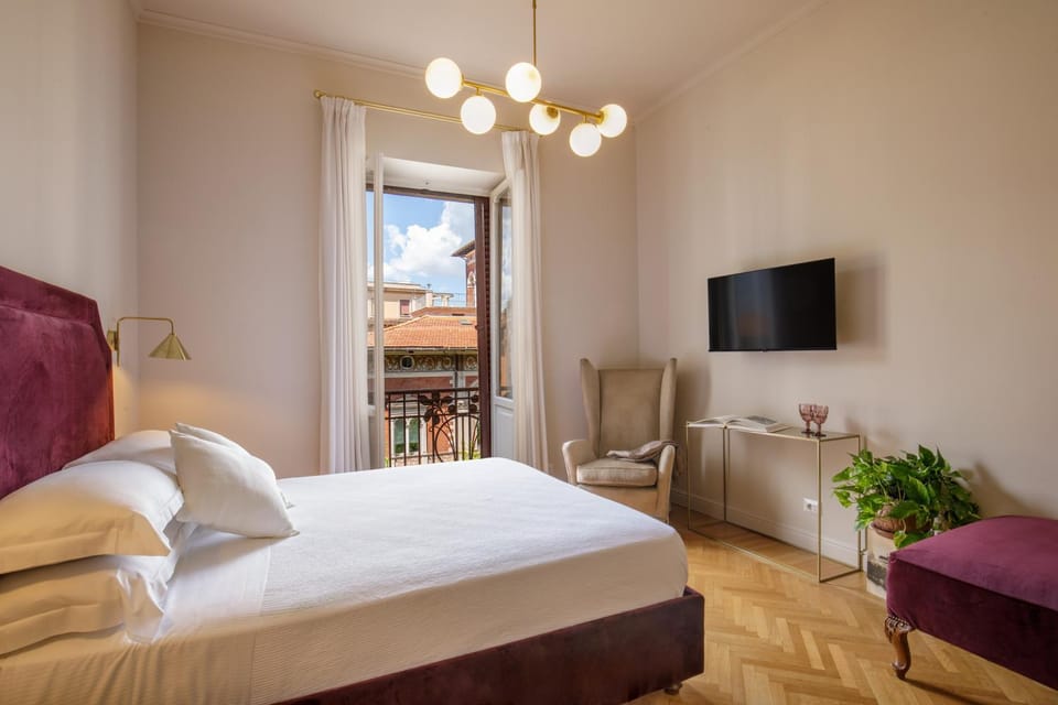 Photo of the whole room, Bedroom