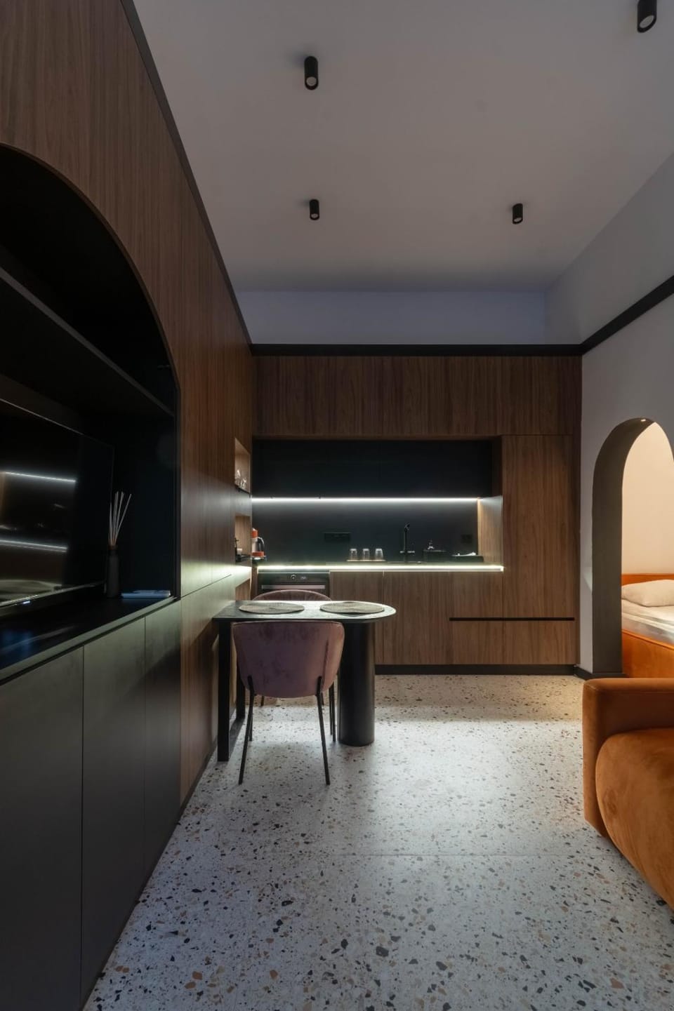 Kitchen or kitchenette, Dining area