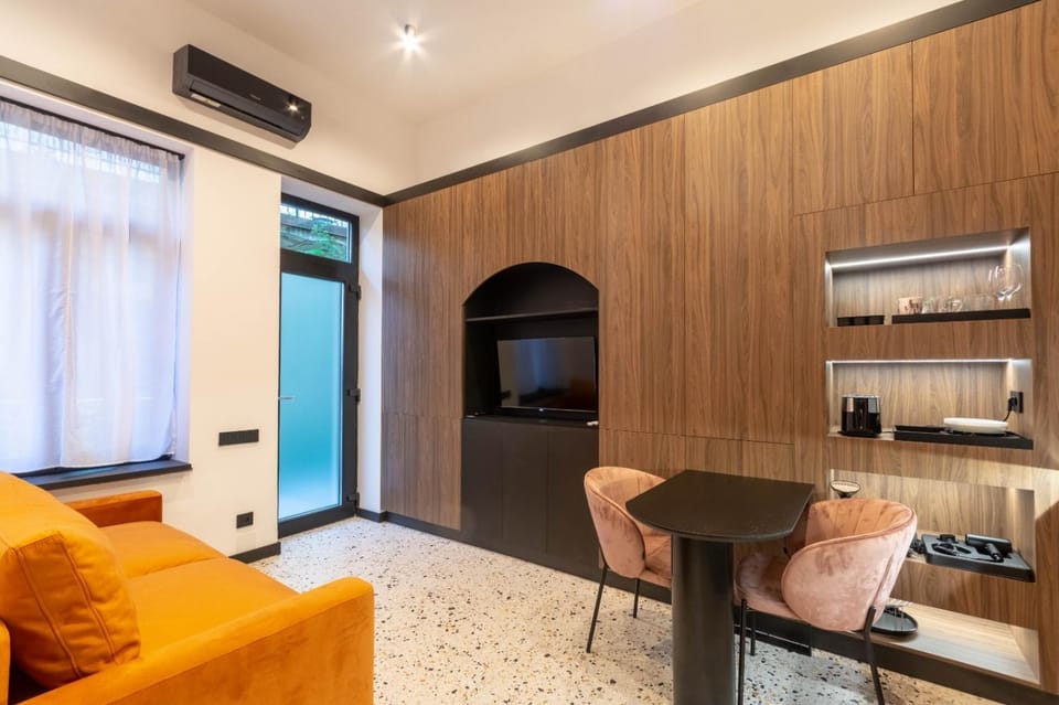 TV and multimedia, Kitchen or kitchenette, Living room, air conditioner