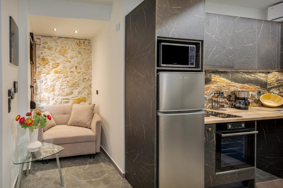 Kitchen or kitchenette, Living room, Seating area