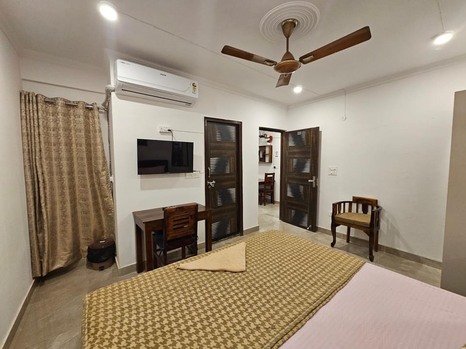 TV and multimedia, Photo of the whole room, Bedroom, air conditioner