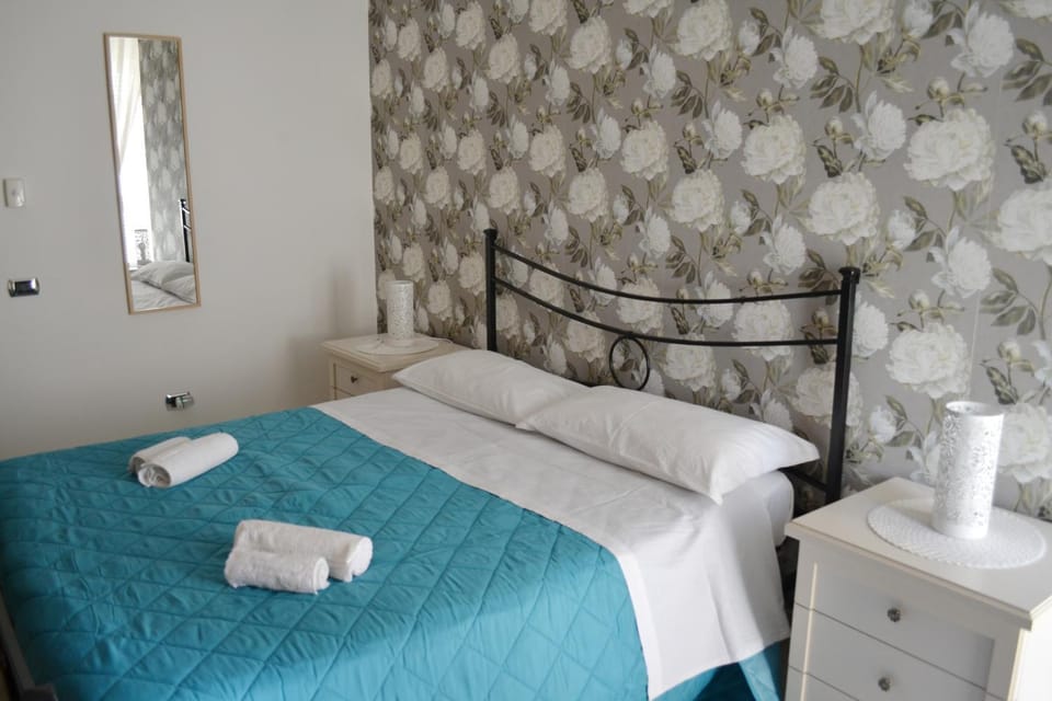 Bed, Photo of the whole room, Bedroom, furniture, furniture
