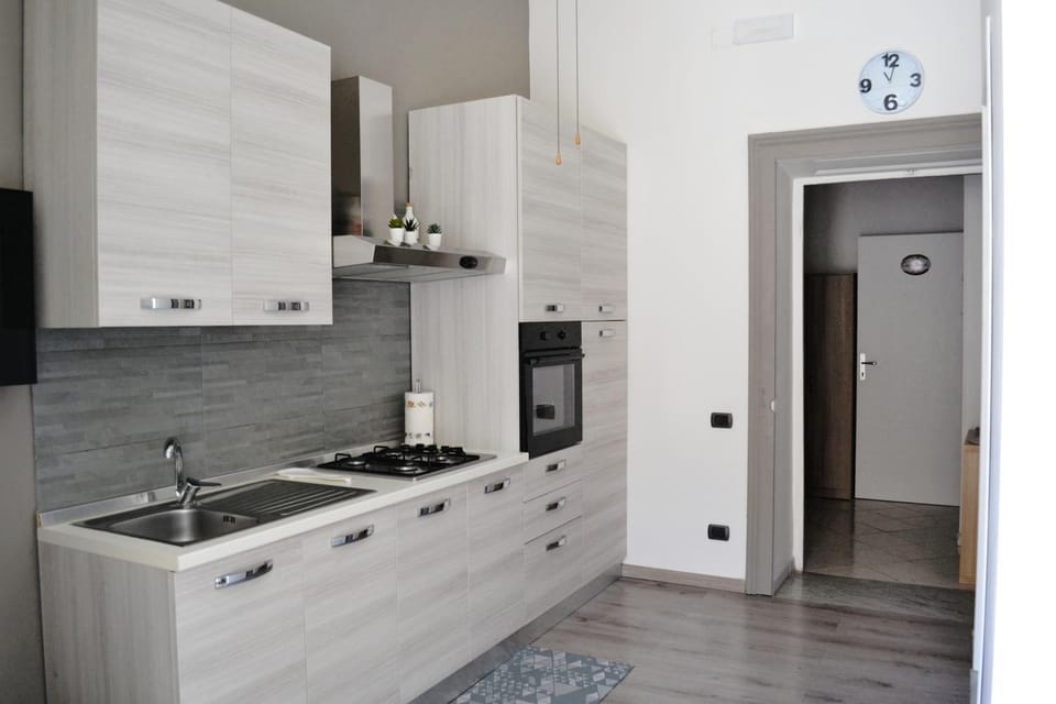 Food close-up, Day, Kitchen or kitchenette, furniture, minibar, oven