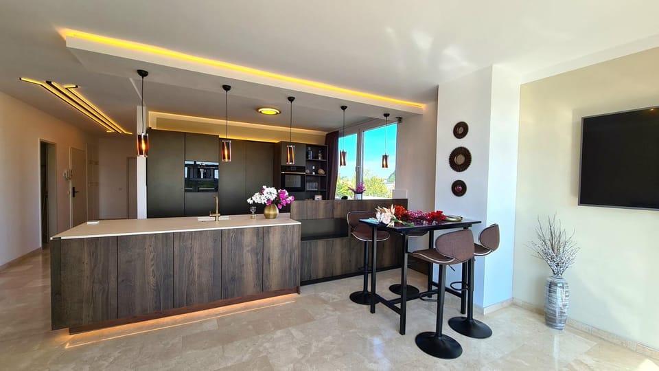 Communal lounge/ TV room, TV and multimedia, Kitchen or kitchenette, Living room, Dining area