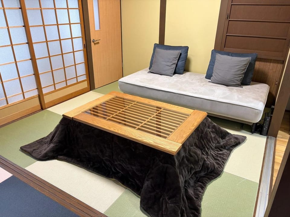 Bed, Seating area