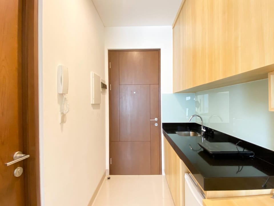 Modern Design and Homey Studio Ciputra World 2 Apartment By Travelio Apartment in South Jakarta City