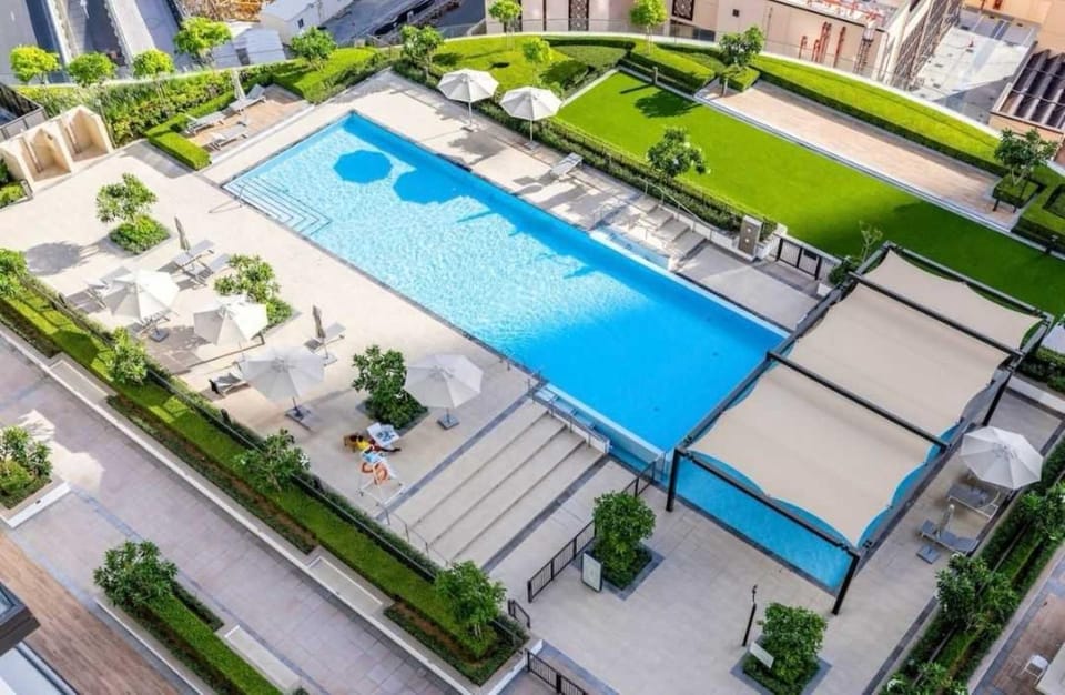 Pool view, Swimming pool, sunbed, sunbed