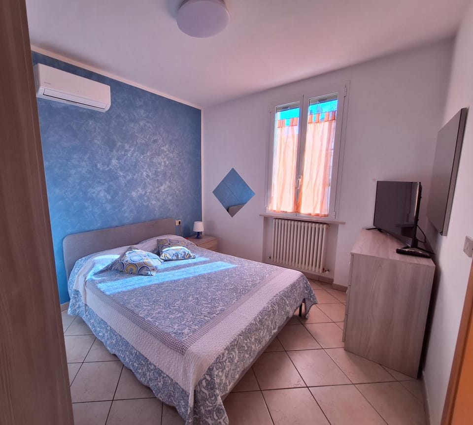 View (from property/room), Decorative detail, Bedroom, Guests, Family, air conditioner