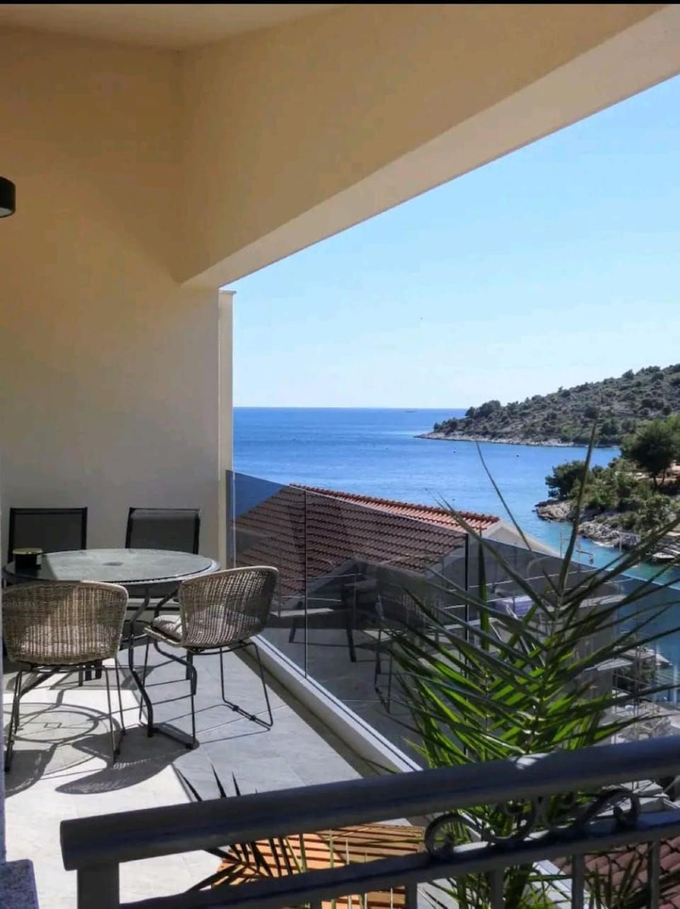 Natural landscape, Balcony/Terrace, Seating area, Sea view