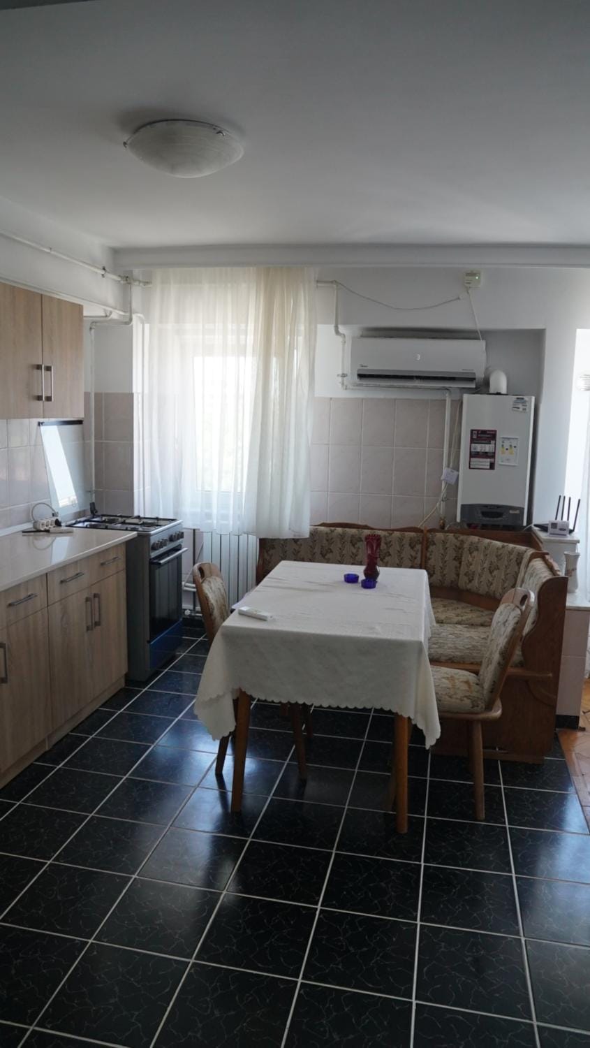 Kitchen or kitchenette, Dining area, oven, pet friendly, stove
