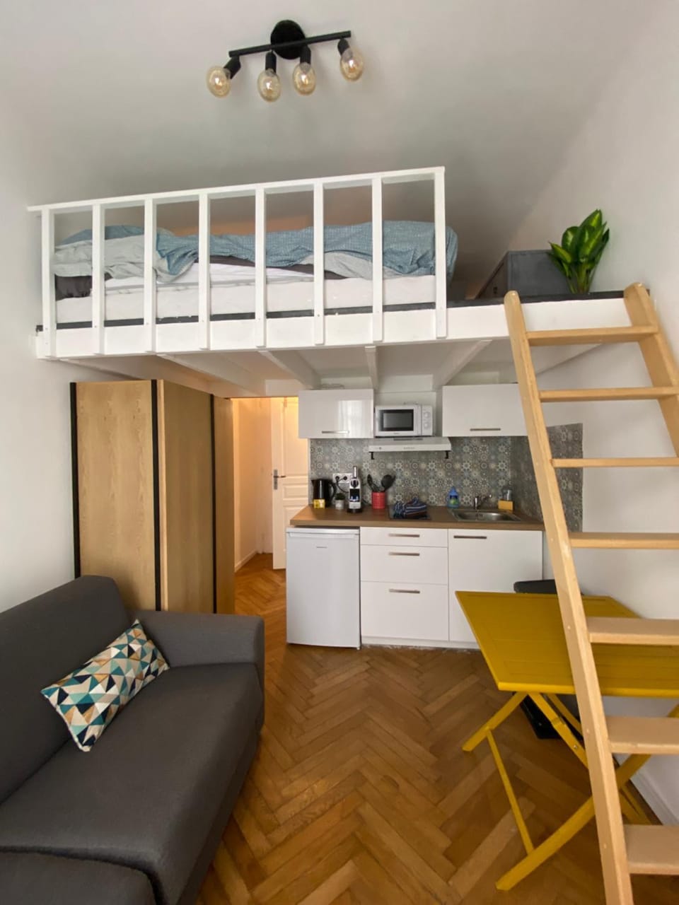 Photo of the whole room